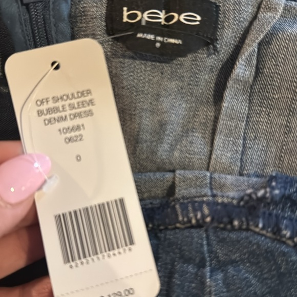 NWT Bebe Bubble Sleeve Off the Shoulder Denim Dress Sz 0 - Picture 3 of 3